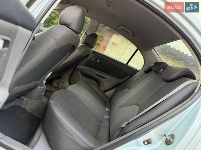 Серый Киа Рио, объемом двигателя 1.4 л и пробегом 240 тыс. км за 3250 $, фото 7 на Automoto.ua