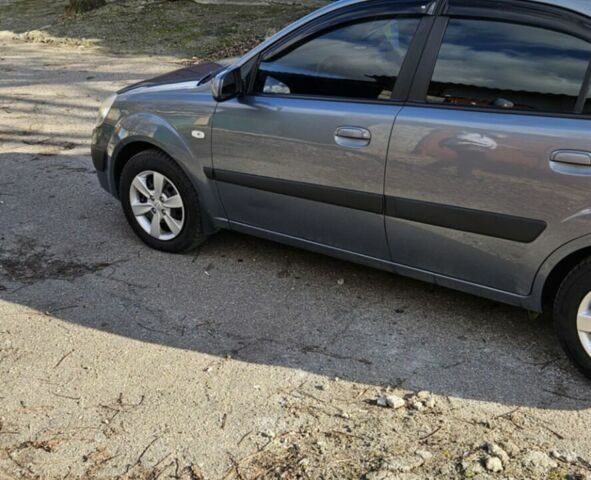 Сірий Кіа Ріо, об'ємом двигуна 1.4 л та пробігом 182 тис. км за 5200 $, фото 1 на Automoto.ua