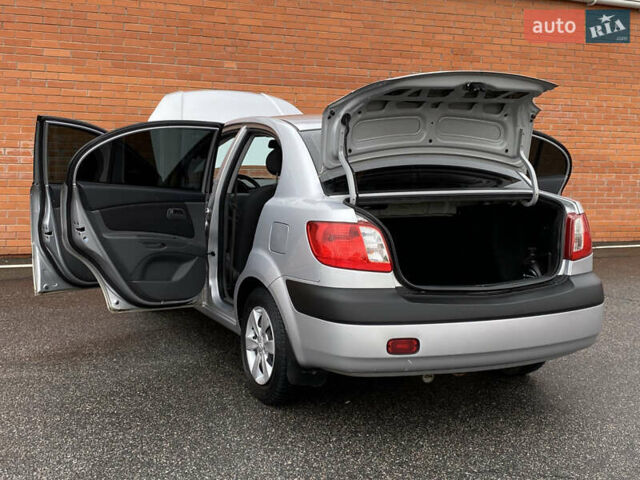 Серый Киа Рио, объемом двигателя 1.4 л и пробегом 179 тыс. км за 4250 $, фото 22 на Automoto.ua