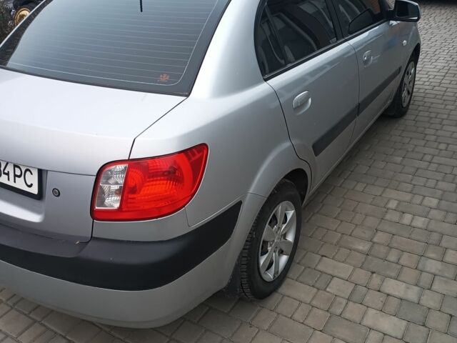 Сірий Кіа Ріо, об'ємом двигуна 1.4 л та пробігом 260 тис. км за 4100 $, фото 4 на Automoto.ua