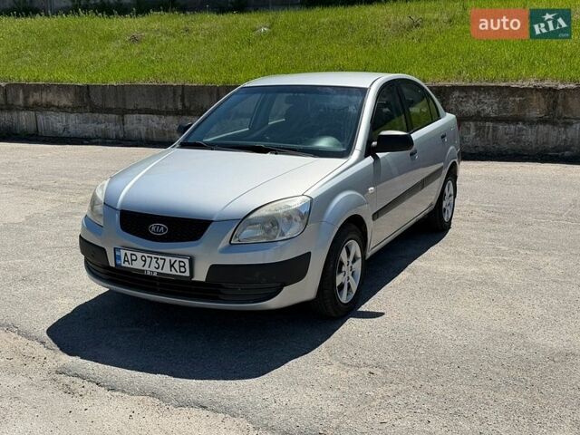 Серый Киа Рио, объемом двигателя 1.4 л и пробегом 242 тыс. км за 3600 $, фото 2 на Automoto.ua
