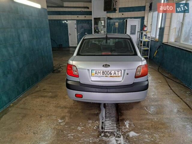 Серый Киа Рио, объемом двигателя 1.3 л и пробегом 345 тыс. км за 3300 $, фото 3 на Automoto.ua