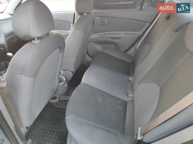 Серый Киа Рио, объемом двигателя 1.6 л и пробегом 140 тыс. км за 4700 $, фото 4 на Automoto.ua