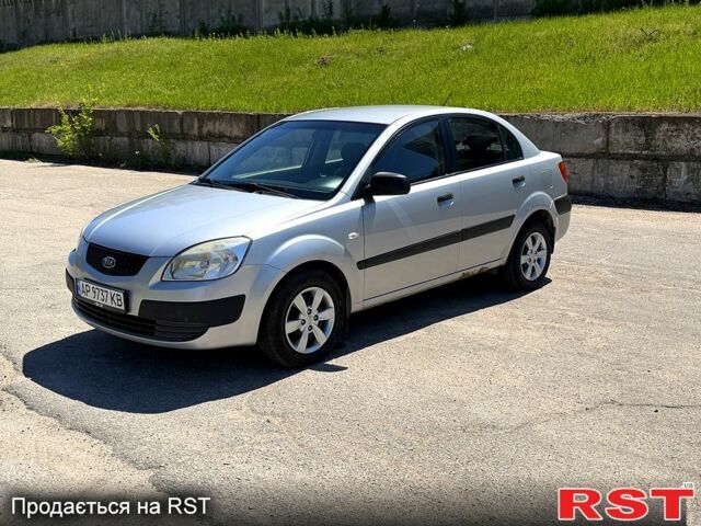 Серый Киа Рио, объемом двигателя 1.4 л и пробегом 242 тыс. км за 3600 $, фото 1 на Automoto.ua