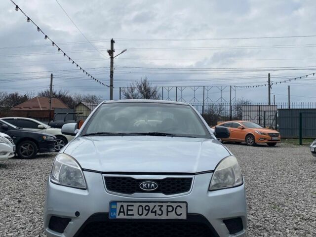 Сірий Кіа Ріо, об'ємом двигуна 1.4 л та пробігом 390 тис. км за 2999 $, фото 1 на Automoto.ua