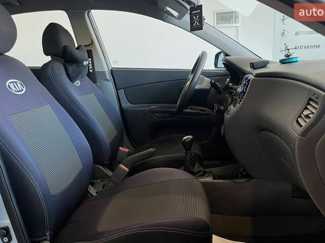 Серый Киа Рио, объемом двигателя 1.4 л и пробегом 93 тыс. км за 5600 $, фото 20 на Automoto.ua