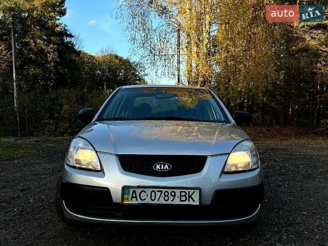 Серый Киа Рио, объемом двигателя 1.4 л и пробегом 219 тыс. км за 3200 $, фото 3 на Automoto.ua