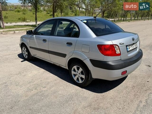 Серый Киа Рио, объемом двигателя 1.4 л и пробегом 242 тыс. км за 3600 $, фото 6 на Automoto.ua