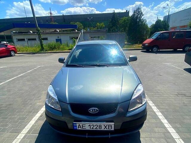 Серый Киа Рио, объемом двигателя 1.5 л и пробегом 163 тыс. км за 4000 $, фото 1 на Automoto.ua