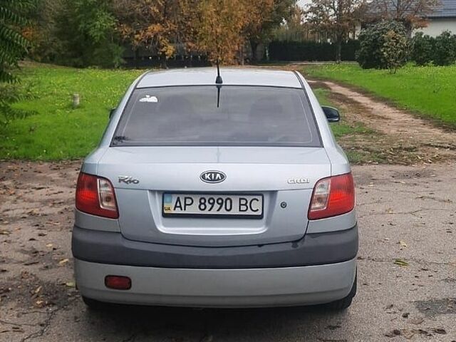 Сірий Кіа Ріо, об'ємом двигуна 1.5 л та пробігом 200 тис. км за 5100 $, фото 2 на Automoto.ua
