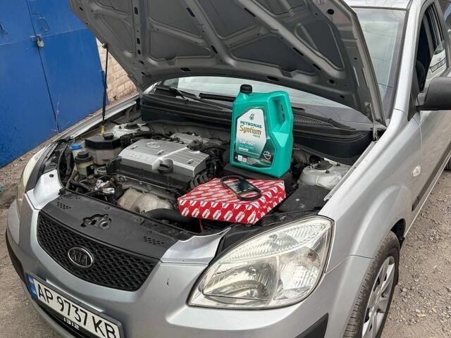 Сірий Кіа Ріо, об'ємом двигуна 1.4 л та пробігом 246 тис. км за 4300 $, фото 9 на Automoto.ua