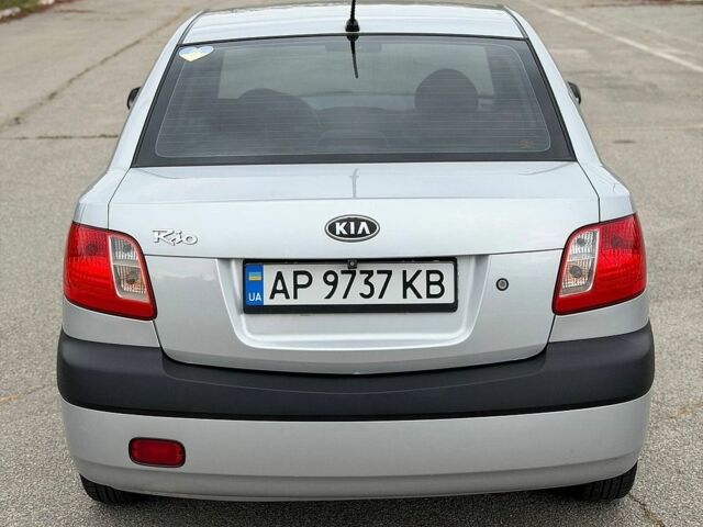 Сірий Кіа Ріо, об'ємом двигуна 1.4 л та пробігом 246 тис. км за 4300 $, фото 6 на Automoto.ua