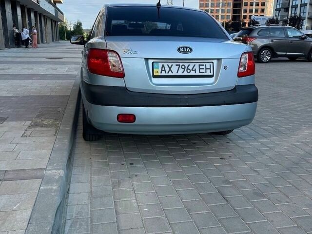 Сірий Кіа Ріо, об'ємом двигуна 1.4 л та пробігом 135 тис. км за 5900 $, фото 3 на Automoto.ua