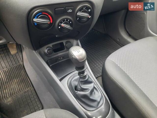 Серый Киа Рио, объемом двигателя 1.4 л и пробегом 113 тыс. км за 4550 $, фото 36 на Automoto.ua