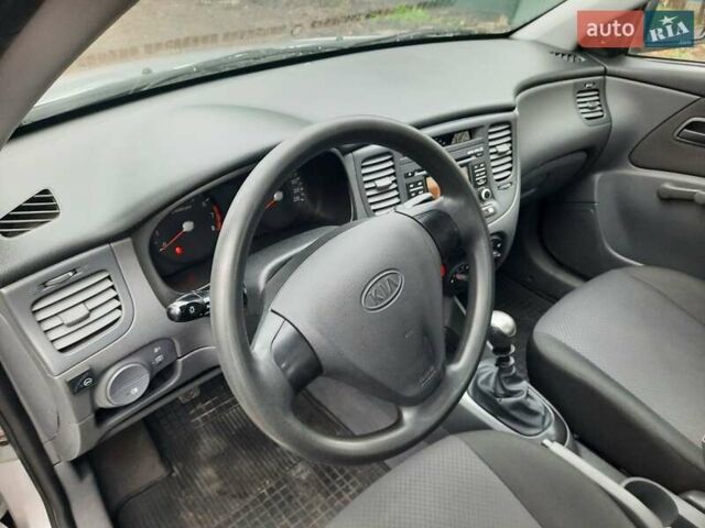 Серый Киа Рио, объемом двигателя 1.4 л и пробегом 113 тыс. км за 4550 $, фото 29 на Automoto.ua