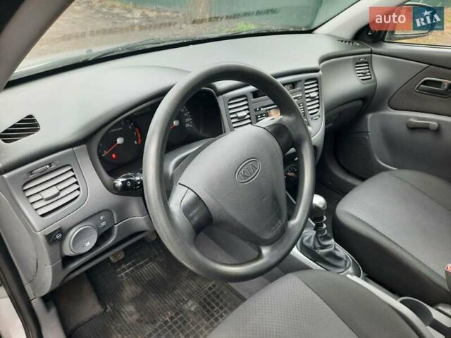 Серый Киа Рио, объемом двигателя 1.4 л и пробегом 113 тыс. км за 4550 $, фото 28 на Automoto.ua