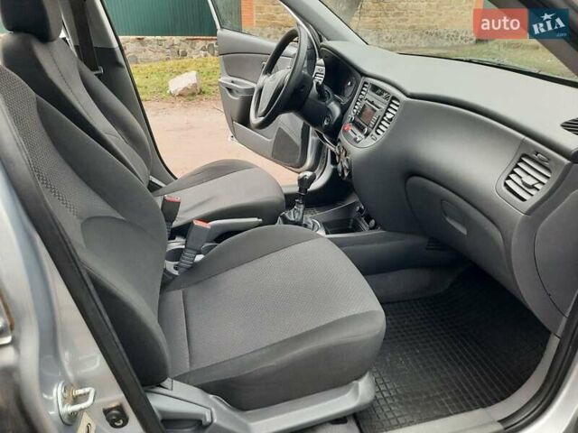 Серый Киа Рио, объемом двигателя 1.4 л и пробегом 113 тыс. км за 4550 $, фото 46 на Automoto.ua