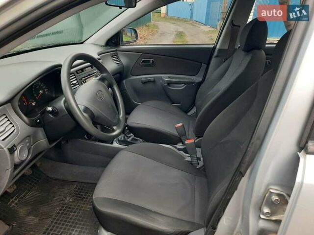 Серый Киа Рио, объемом двигателя 1.4 л и пробегом 113 тыс. км за 4550 $, фото 30 на Automoto.ua