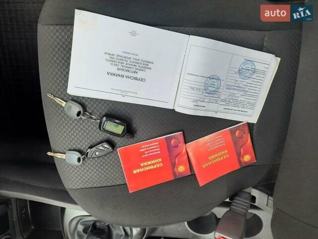 Серый Киа Рио, объемом двигателя 1.4 л и пробегом 113 тыс. км за 4550 $, фото 76 на Automoto.ua