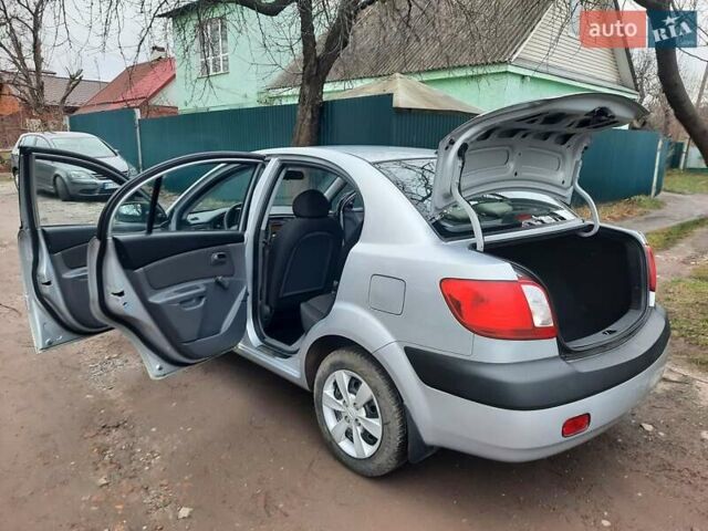 Серый Киа Рио, объемом двигателя 1.4 л и пробегом 113 тыс. км за 4550 $, фото 59 на Automoto.ua