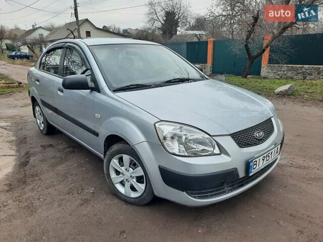 Серый Киа Рио, объемом двигателя 1.4 л и пробегом 113 тыс. км за 4550 $, фото 5 на Automoto.ua