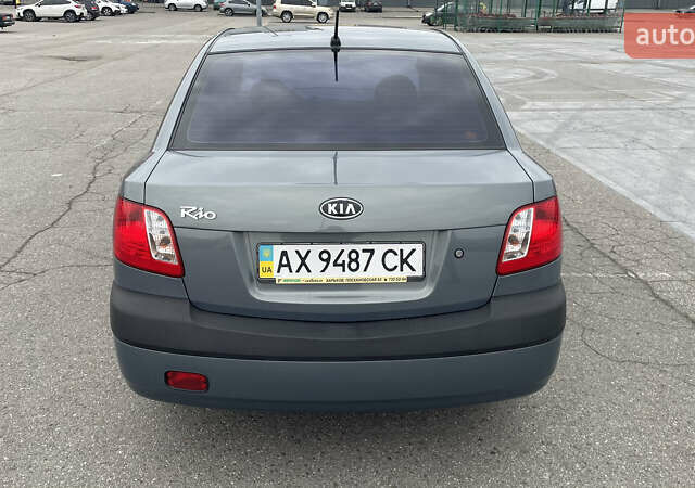 Серый Киа Рио, объемом двигателя 1.4 л и пробегом 82 тыс. км за 5400 $, фото 3 на Automoto.ua