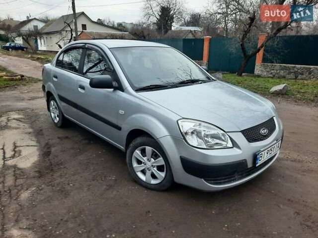 Серый Киа Рио, объемом двигателя 1.4 л и пробегом 113 тыс. км за 4550 $, фото 7 на Automoto.ua