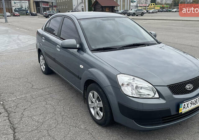 Серый Киа Рио, объемом двигателя 1.4 л и пробегом 82 тыс. км за 5400 $, фото 1 на Automoto.ua