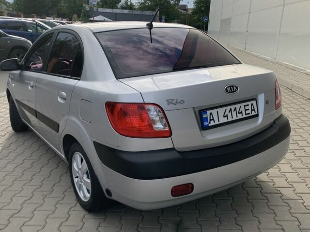 Серый Киа Рио, объемом двигателя 1.4 л и пробегом 158 тыс. км за 6400 $, фото 2 на Automoto.ua