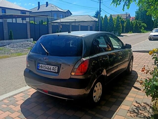 Серый Киа Рио, объемом двигателя 1.4 л и пробегом 207 тыс. км за 4100 $, фото 2 на Automoto.ua