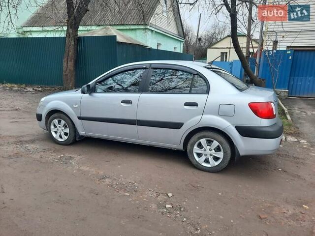 Серый Киа Рио, объемом двигателя 1.4 л и пробегом 113 тыс. км за 4550 $, фото 23 на Automoto.ua