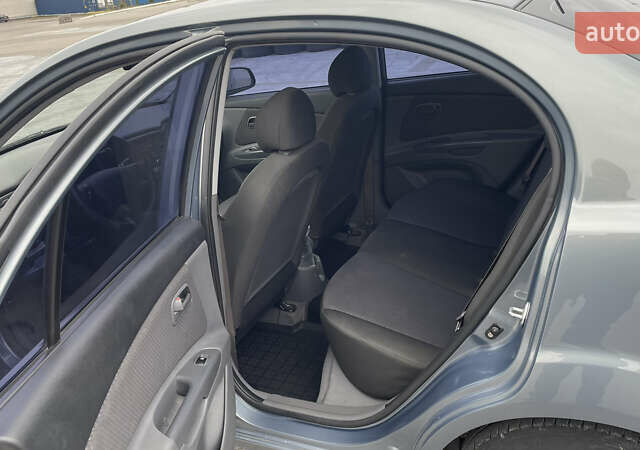 Серый Киа Рио, объемом двигателя 1.4 л и пробегом 82 тыс. км за 5400 $, фото 5 на Automoto.ua