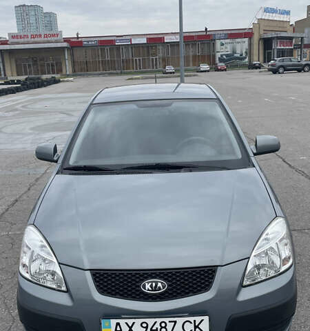 Серый Киа Рио, объемом двигателя 1.4 л и пробегом 82 тыс. км за 5400 $, фото 2 на Automoto.ua