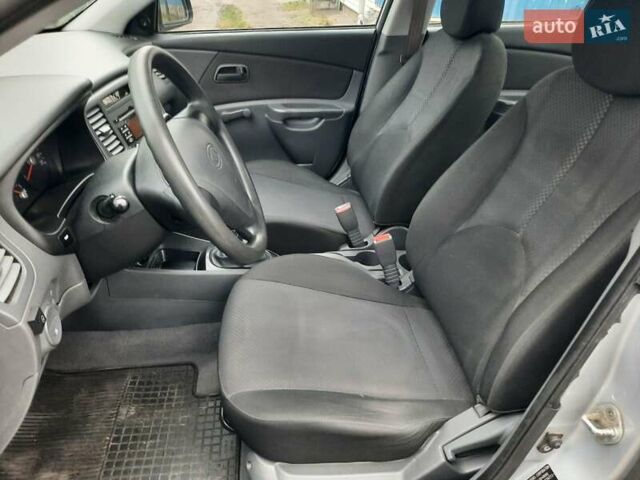 Серый Киа Рио, объемом двигателя 1.4 л и пробегом 113 тыс. км за 4550 $, фото 40 на Automoto.ua