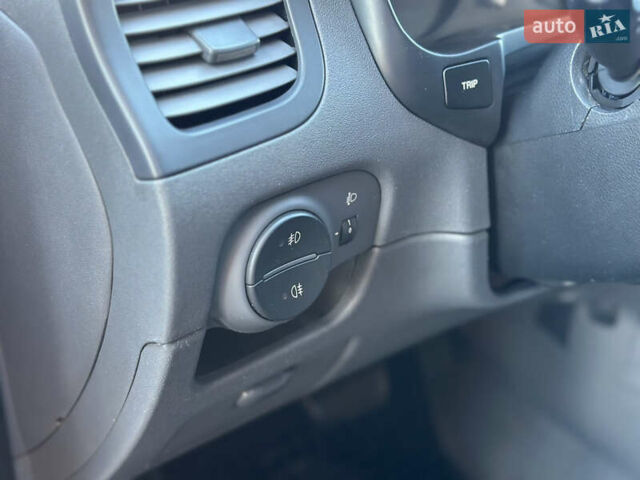 Серый Киа Рио, объемом двигателя 1.4 л и пробегом 227 тыс. км за 6750 $, фото 48 на Automoto.ua