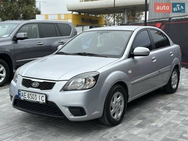 Серый Киа Рио, объемом двигателя 1.49 л и пробегом 297 тыс. км за 5999 $, фото 6 на Automoto.ua