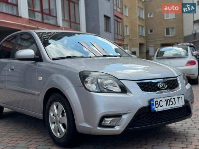 Серый Киа Рио, объемом двигателя 1.4 л и пробегом 227 тыс. км за 6750 $, фото 168 на Automoto.ua