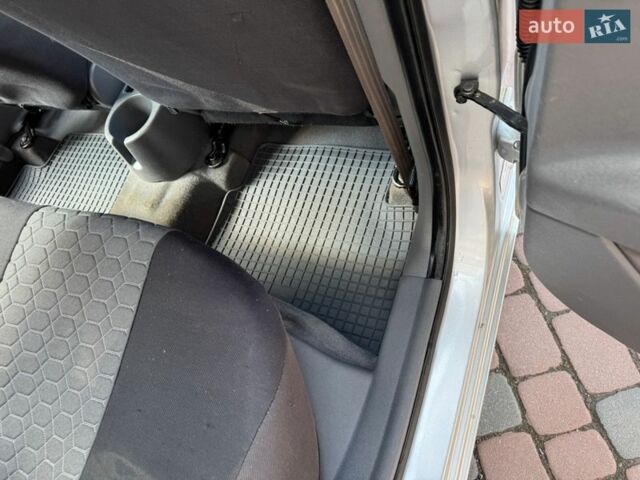Серый Киа Рио, объемом двигателя 1.4 л и пробегом 227 тыс. км за 6750 $, фото 31 на Automoto.ua