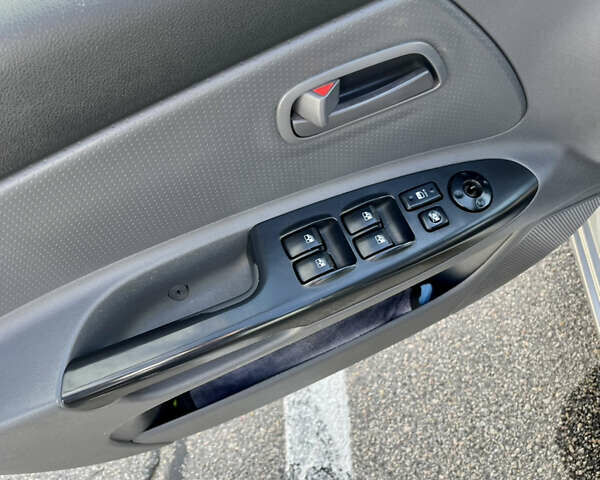 Серый Киа Рио, объемом двигателя 1.4 л и пробегом 219 тыс. км за 4500 $, фото 26 на Automoto.ua