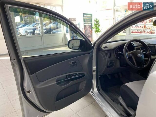 Серый Киа Рио, объемом двигателя 1.4 л и пробегом 98 тыс. км за 5990 $, фото 14 на Automoto.ua