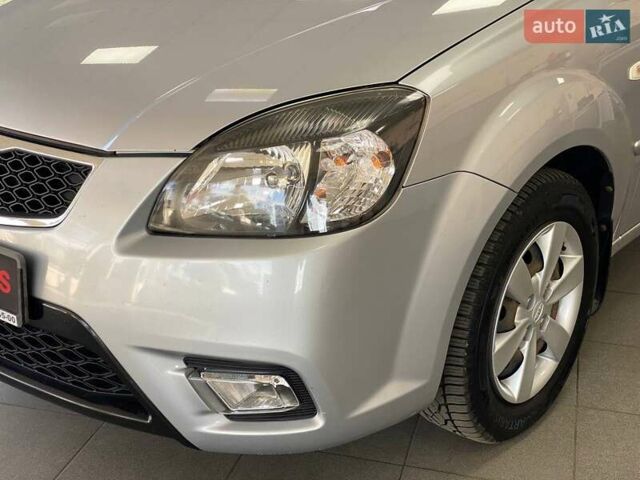 Серый Киа Рио, объемом двигателя 1.4 л и пробегом 98 тыс. км за 5990 $, фото 3 на Automoto.ua