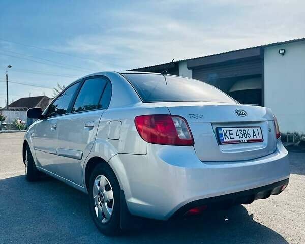 Серый Киа Рио, объемом двигателя 1.4 л и пробегом 140 тыс. км за 5800 $, фото 10 на Automoto.ua