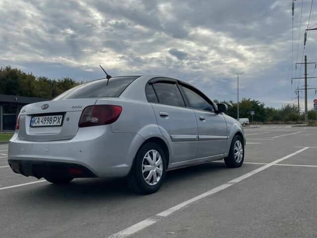 Сірий Кіа Ріо, об'ємом двигуна 1.5 л та пробігом 470 тис. км за 3008 $, фото 5 на Automoto.ua