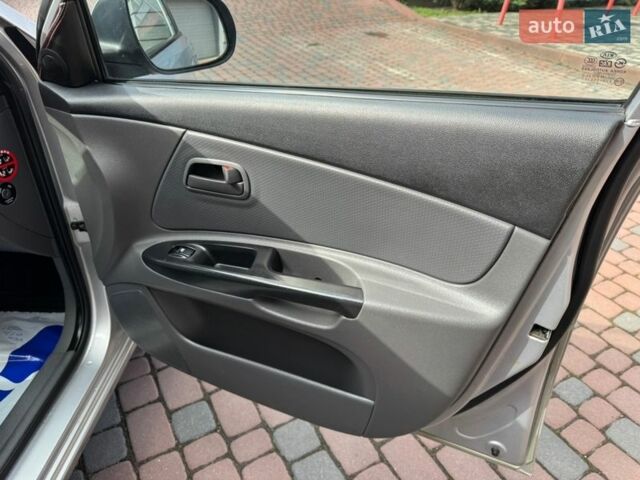 Серый Киа Рио, объемом двигателя 1.4 л и пробегом 227 тыс. км за 6850 $, фото 55 на Automoto.ua