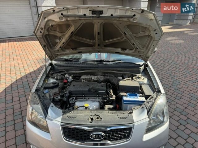 Серый Киа Рио, объемом двигателя 1.4 л и пробегом 227 тыс. км за 6750 $, фото 16 на Automoto.ua