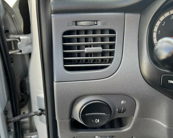 Серый Киа Рио, объемом двигателя 1.4 л и пробегом 219 тыс. км за 4500 $, фото 35 на Automoto.ua