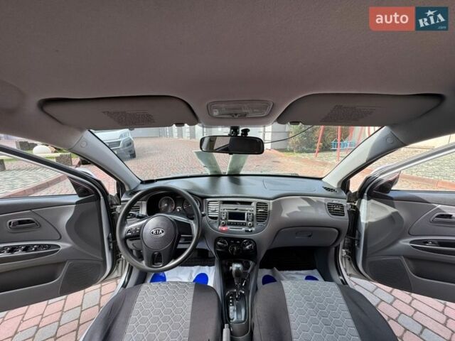 Серый Киа Рио, объемом двигателя 1.4 л и пробегом 227 тыс. км за 6750 $, фото 64 на Automoto.ua