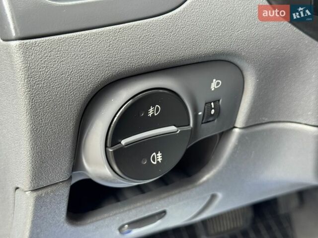 Серый Киа Рио, объемом двигателя 1.4 л и пробегом 227 тыс. км за 6750 $, фото 79 на Automoto.ua