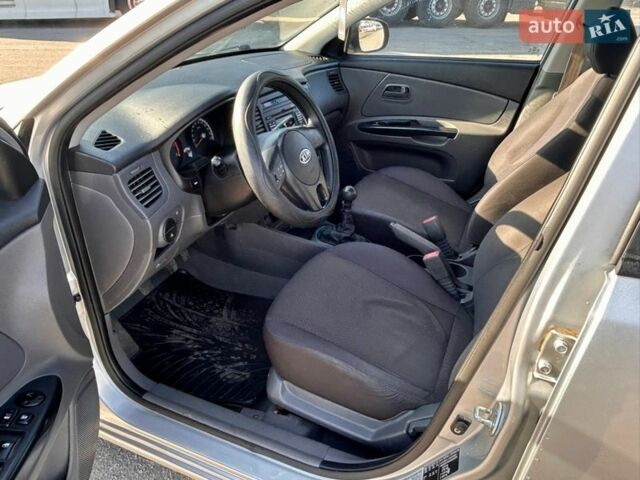 Серый Киа Рио, объемом двигателя 1.5 л и пробегом 190 тыс. км за 5800 $, фото 15 на Automoto.ua
