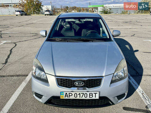 Серый Киа Рио, объемом двигателя 1.4 л и пробегом 219 тыс. км за 4500 $, фото 8 на Automoto.ua